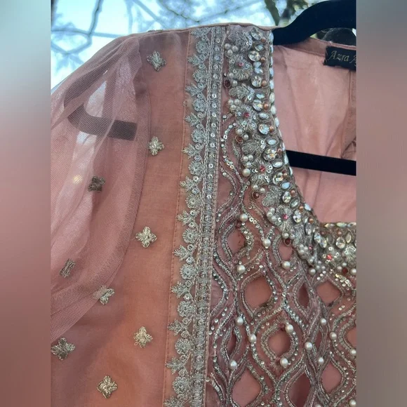 Pakistani outfit - Picture 3 of 11